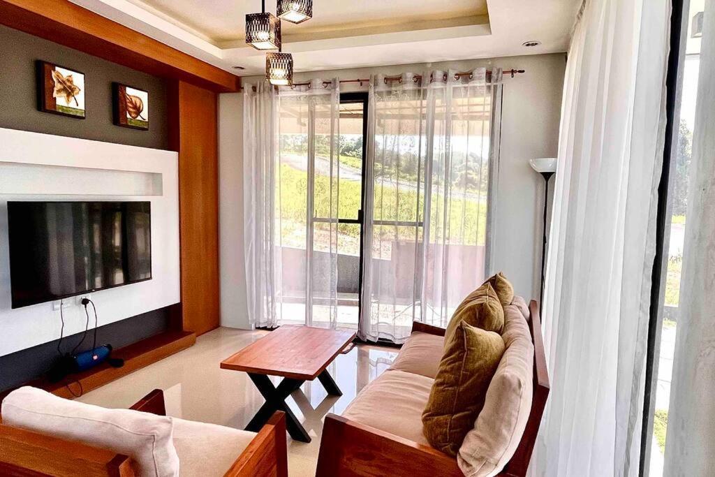 Overlooking Staycation At Sandari Batulao تاجيتاي المظهر الخارجي الصورة