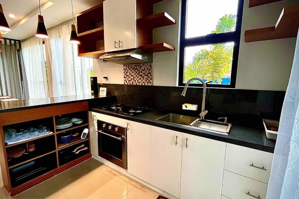 Overlooking Staycation At Sandari Batulao تاجيتاي المظهر الخارجي الصورة