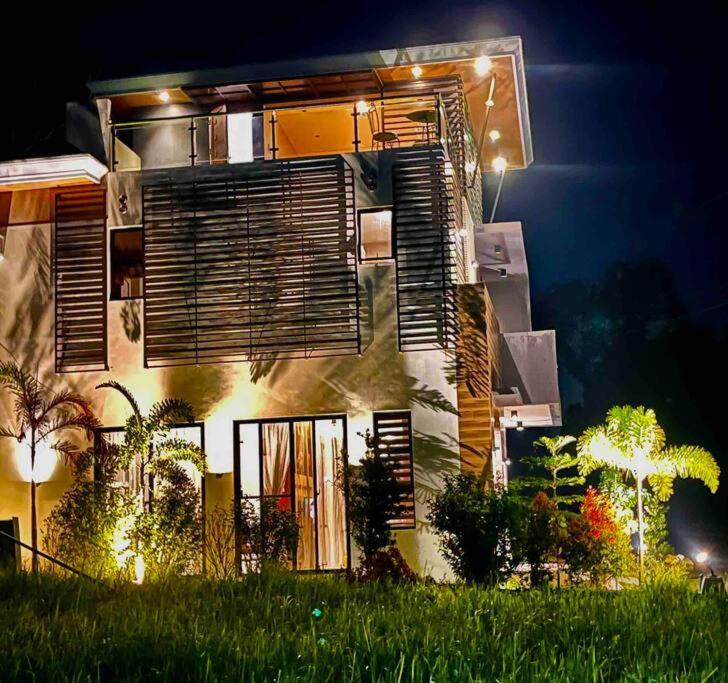 Overlooking Staycation At Sandari Batulao تاجيتاي المظهر الخارجي الصورة