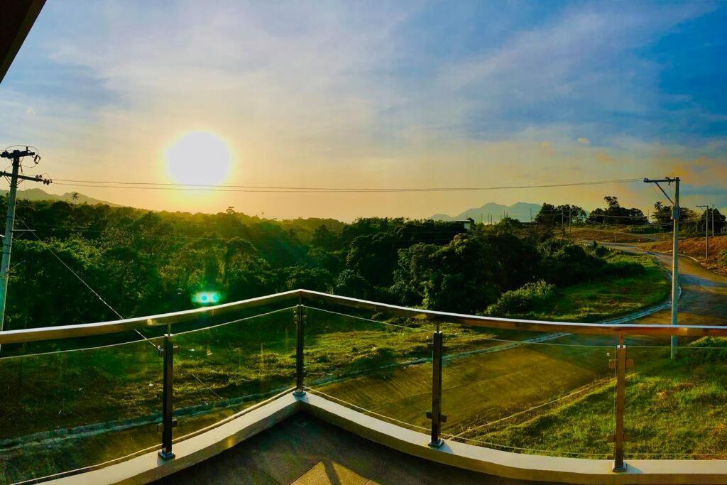 Overlooking Staycation At Sandari Batulao تاجيتاي المظهر الخارجي الصورة