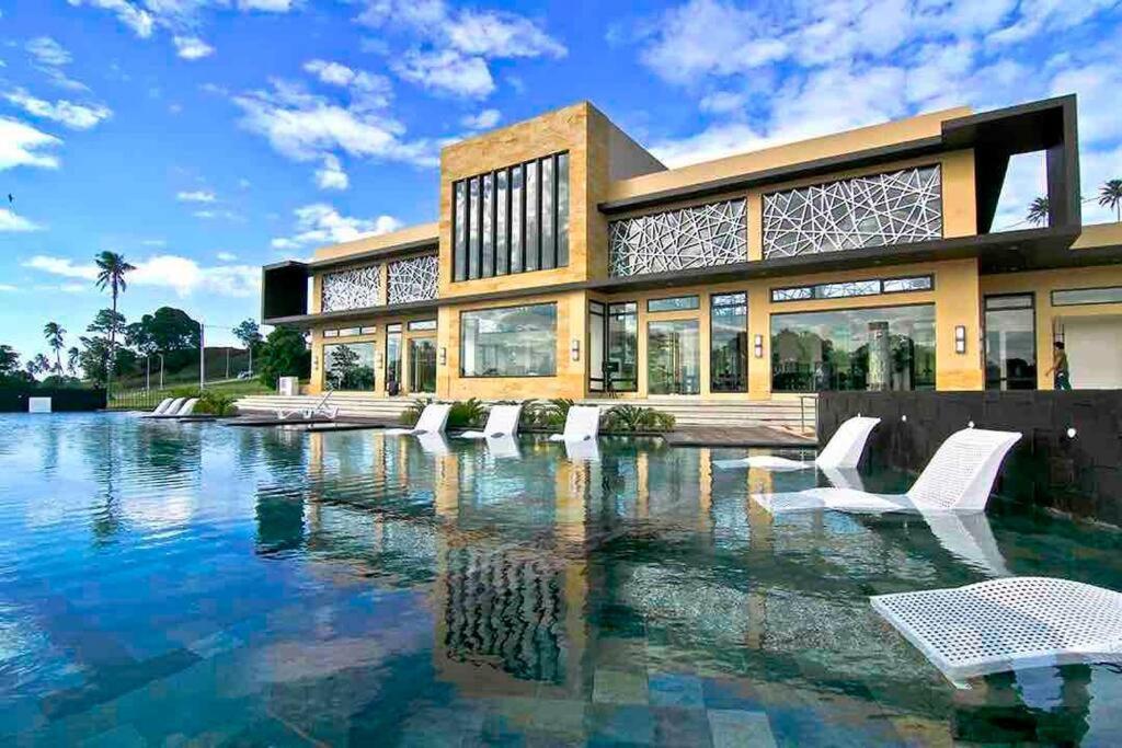 Overlooking Staycation At Sandari Batulao تاجيتاي المظهر الخارجي الصورة